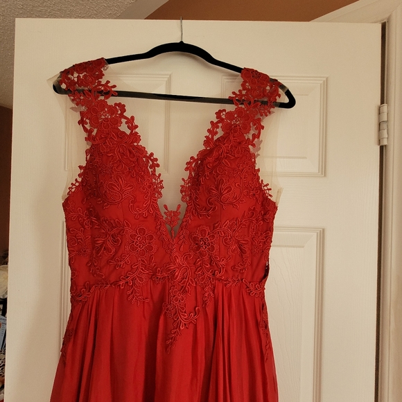 Catherine  Deane Gown - Picture 3 of 13